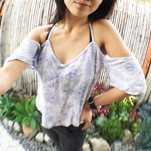 FOREVER 21 || White Open Shoulder Floral Top